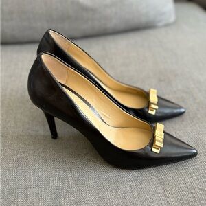 Michael Kors Black Leather Pumps Gold Bow Hardware Heels Size 9M
